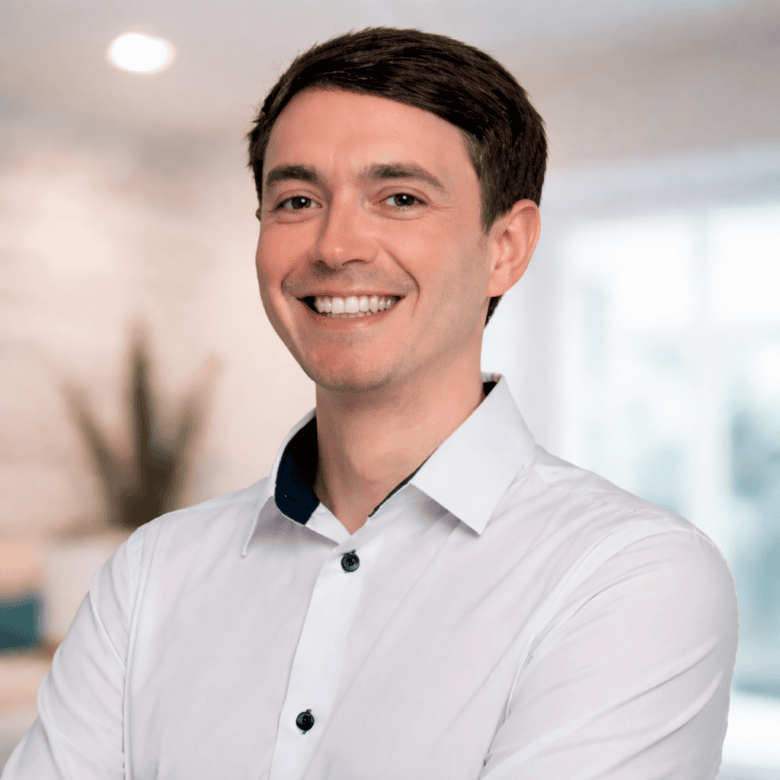 Andrew aus dem Team von TLA Office – Originalporträt von der Firmenwebsite